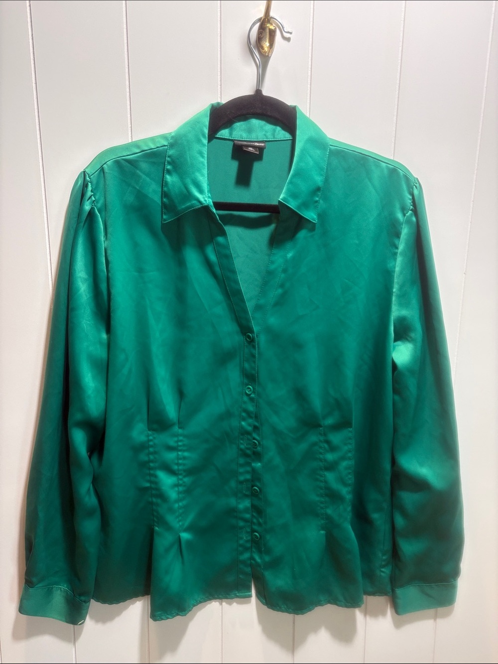 East 5th emerald green silky v neck long sleeve blouse XL
